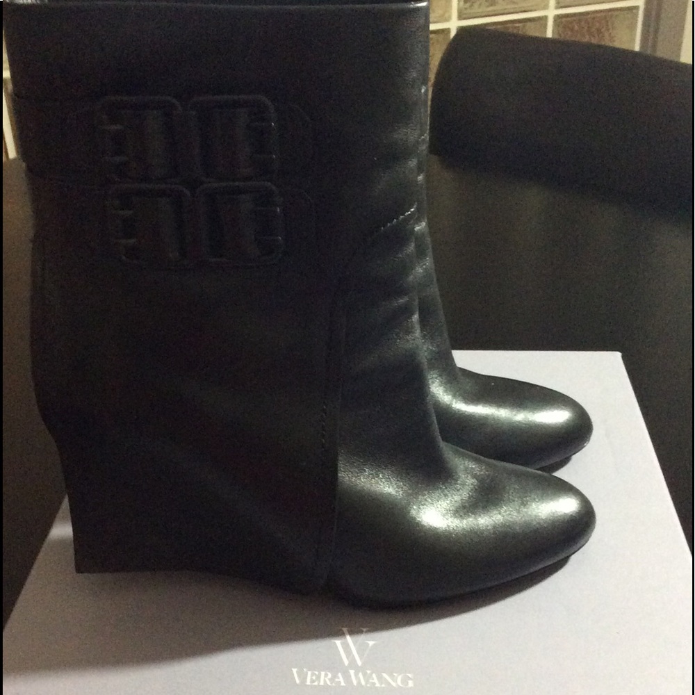 Size 9.5 Vera Wang black ankle boots